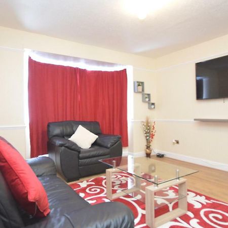 Four Bedroom Townhouse 12 Minutes Walk To Excel Exhibition Centre Londra Dış mekan fotoğraf