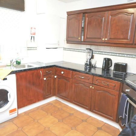 Four Bedroom Townhouse 12 Minutes Walk To Excel Exhibition Centre Londra Dış mekan fotoğraf
