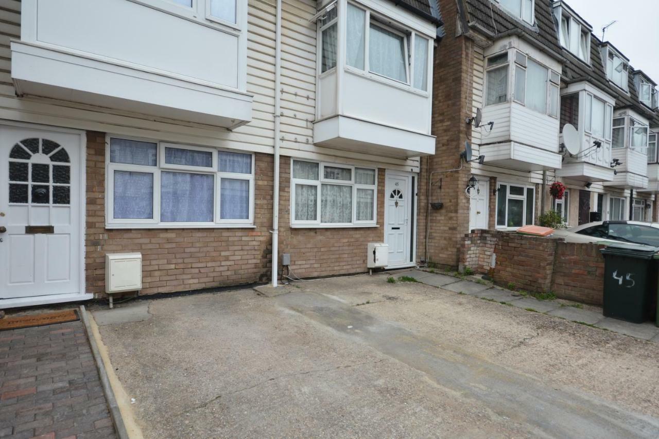Four Bedroom Townhouse 12 Minutes Walk To Excel Exhibition Centre Londra Dış mekan fotoğraf