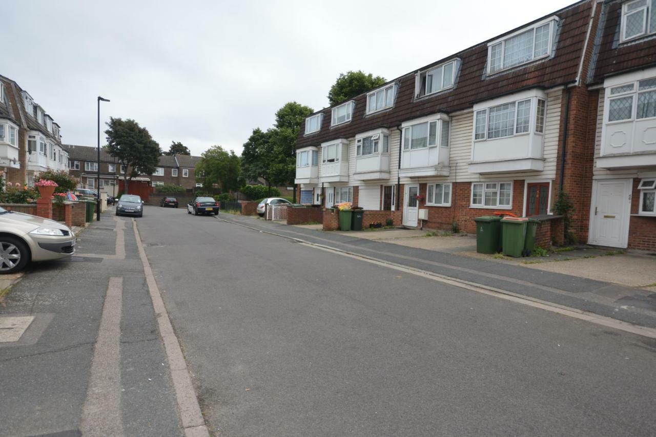 Four Bedroom Townhouse 12 Minutes Walk To Excel Exhibition Centre Londra Dış mekan fotoğraf