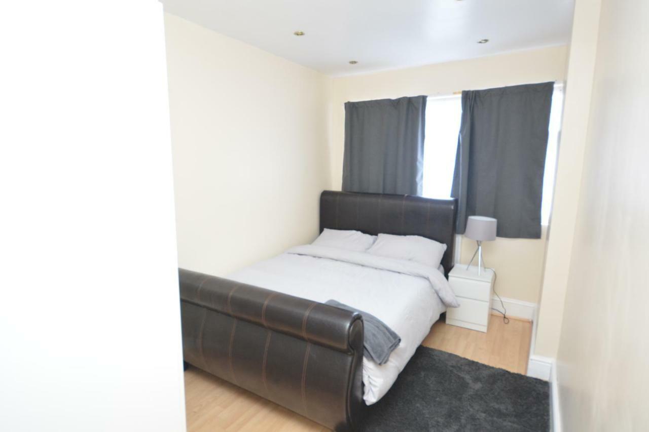 Four Bedroom Townhouse 12 Minutes Walk To Excel Exhibition Centre Londra Dış mekan fotoğraf