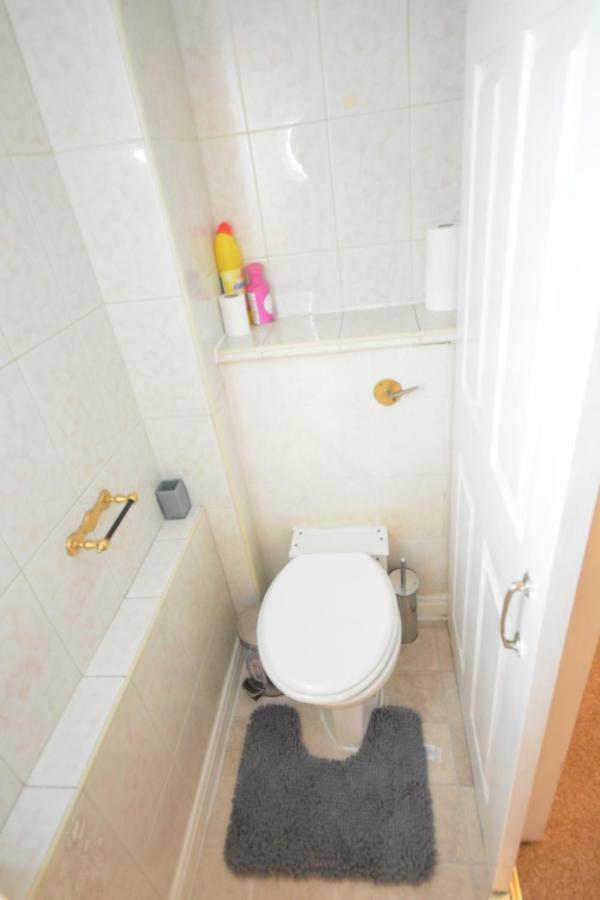 Four Bedroom Townhouse 12 Minutes Walk To Excel Exhibition Centre Londra Dış mekan fotoğraf