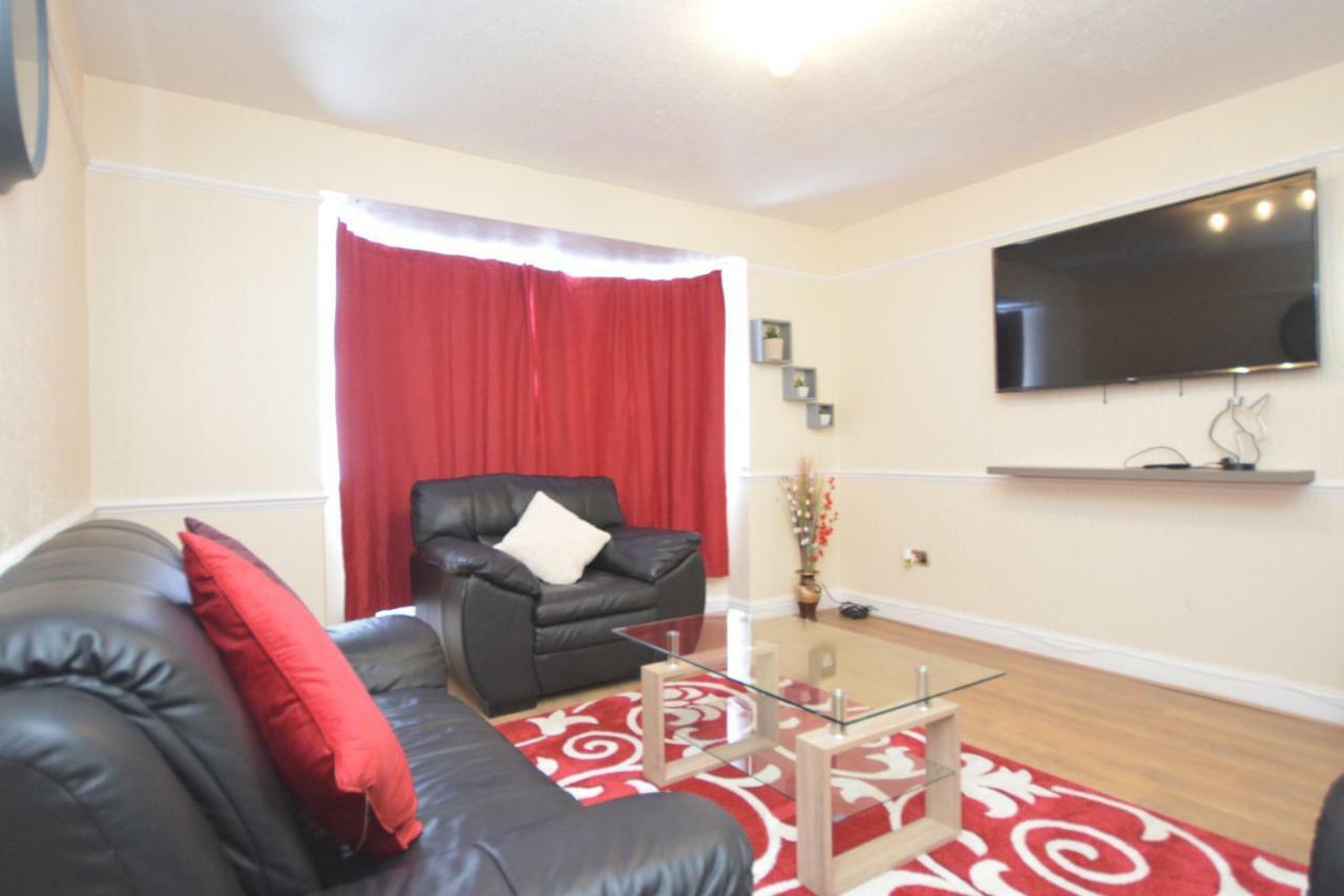 Four Bedroom Townhouse 12 Minutes Walk To Excel Exhibition Centre Londra Dış mekan fotoğraf