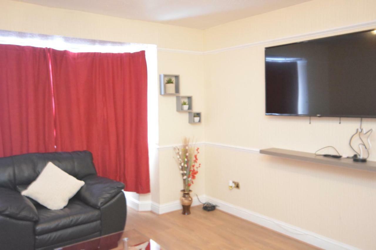 Four Bedroom Townhouse 12 Minutes Walk To Excel Exhibition Centre Londra Dış mekan fotoğraf