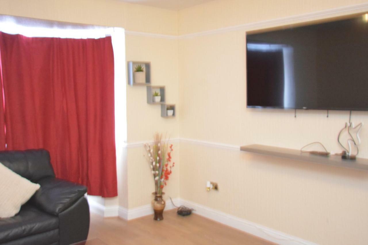 Four Bedroom Townhouse 12 Minutes Walk To Excel Exhibition Centre Londra Dış mekan fotoğraf