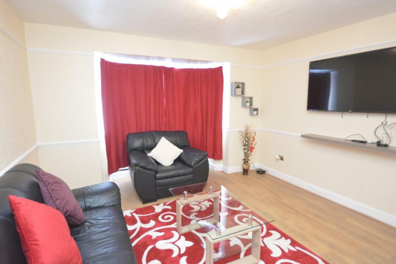 Four Bedroom Townhouse 12 Minutes Walk To Excel Exhibition Centre Londra Dış mekan fotoğraf