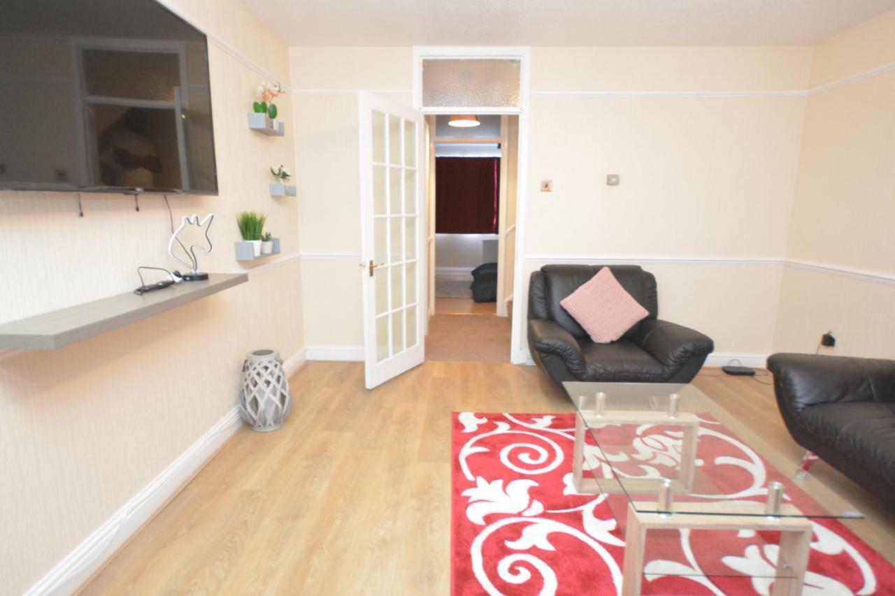 Four Bedroom Townhouse 12 Minutes Walk To Excel Exhibition Centre Londra Dış mekan fotoğraf