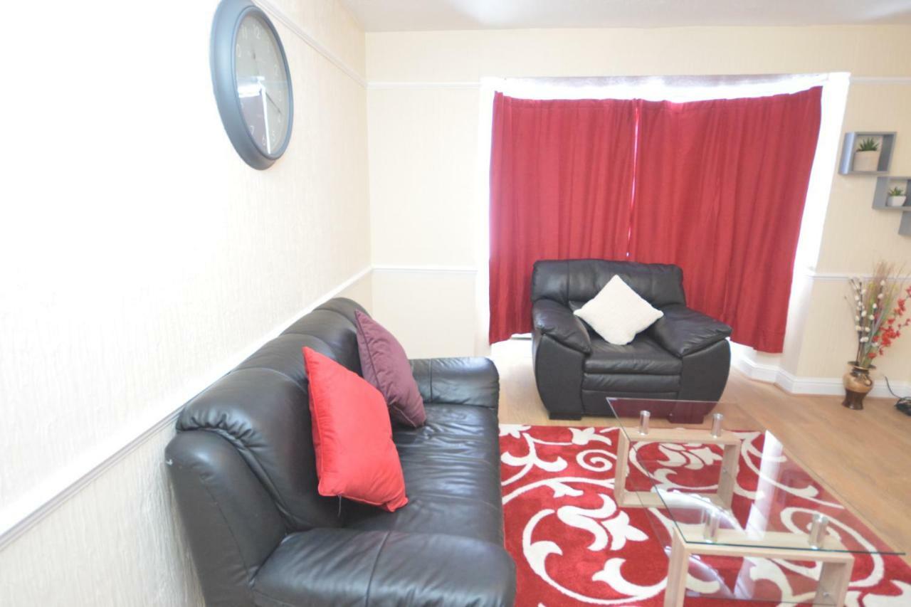 Four Bedroom Townhouse 12 Minutes Walk To Excel Exhibition Centre Londra Dış mekan fotoğraf