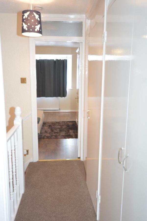 Four Bedroom Townhouse 12 Minutes Walk To Excel Exhibition Centre Londra Dış mekan fotoğraf