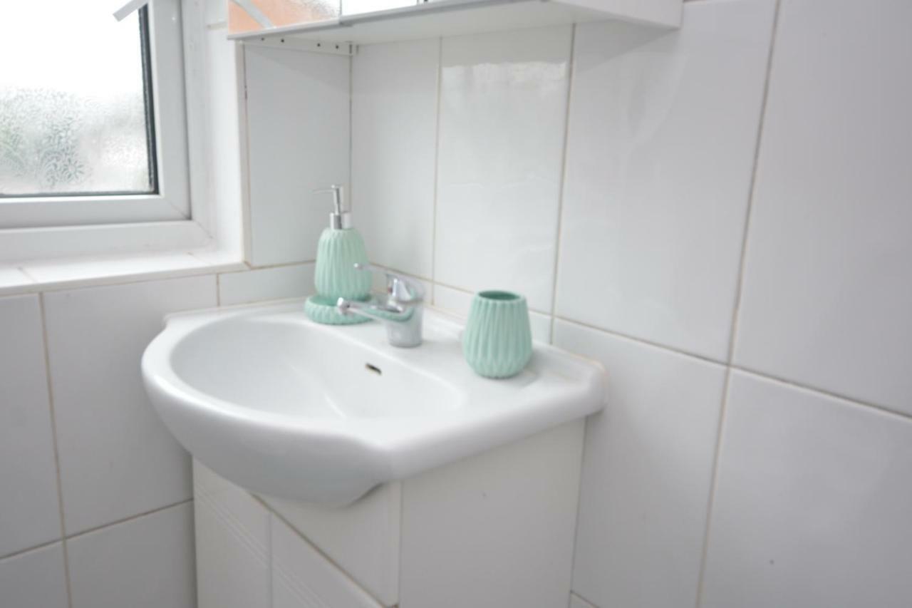 Four Bedroom Townhouse 12 Minutes Walk To Excel Exhibition Centre Londra Dış mekan fotoğraf