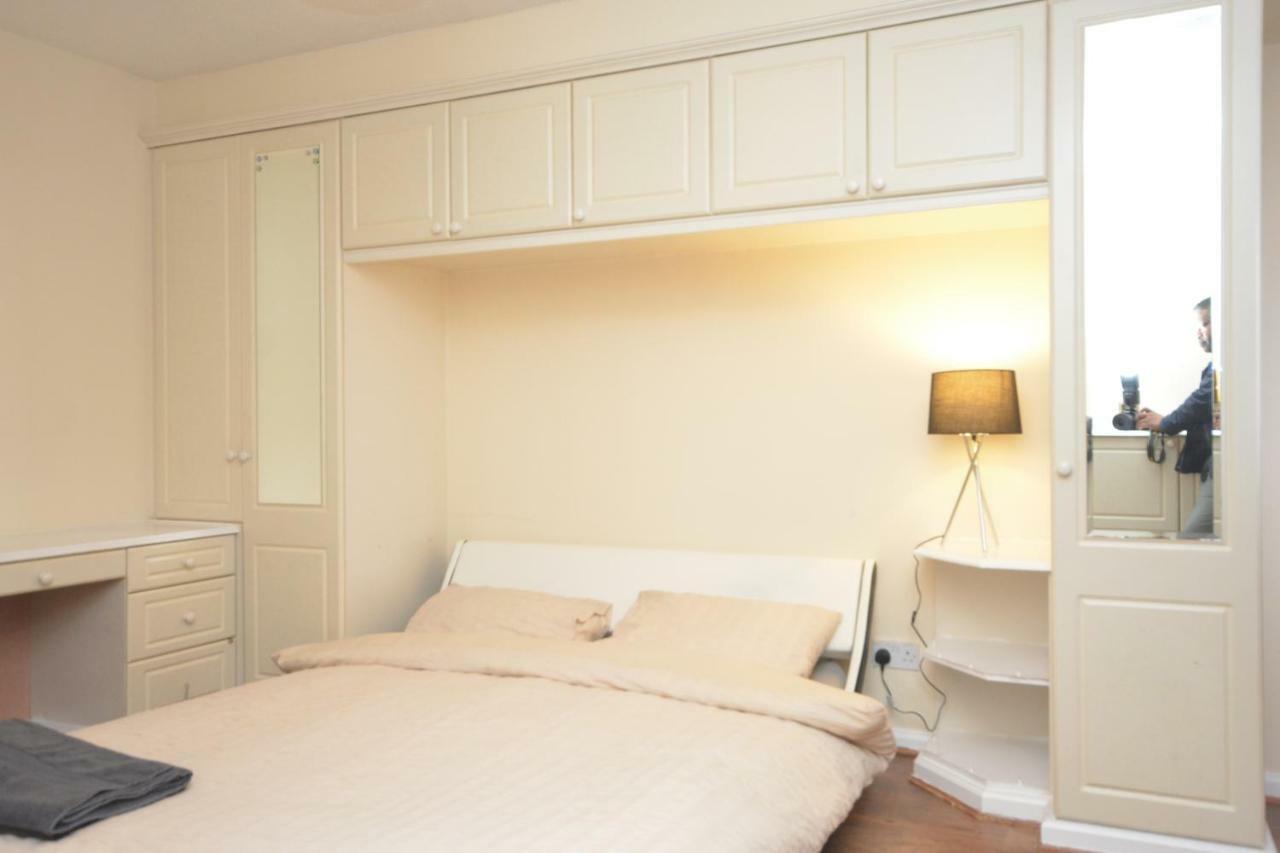 Four Bedroom Townhouse 12 Minutes Walk To Excel Exhibition Centre Londra Dış mekan fotoğraf