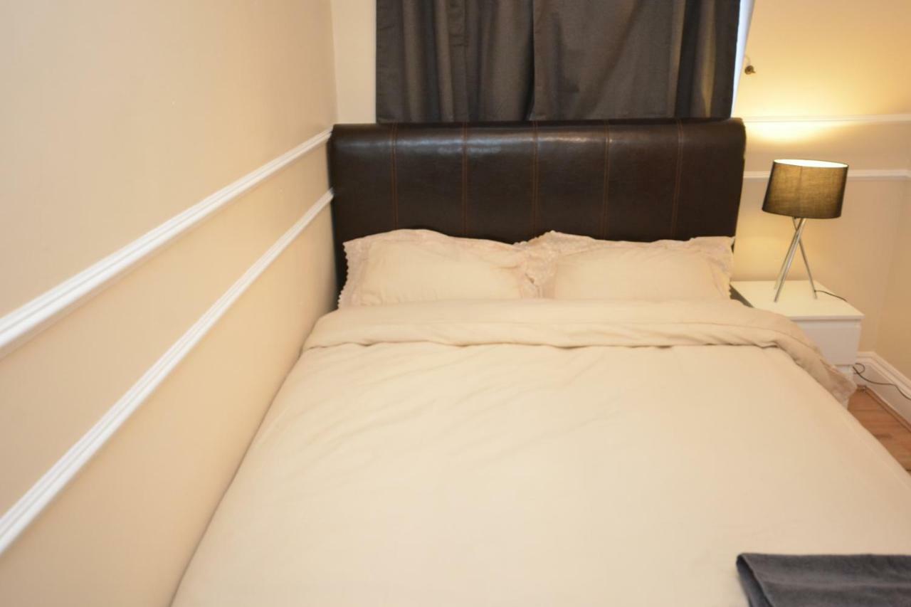Four Bedroom Townhouse 12 Minutes Walk To Excel Exhibition Centre Londra Dış mekan fotoğraf