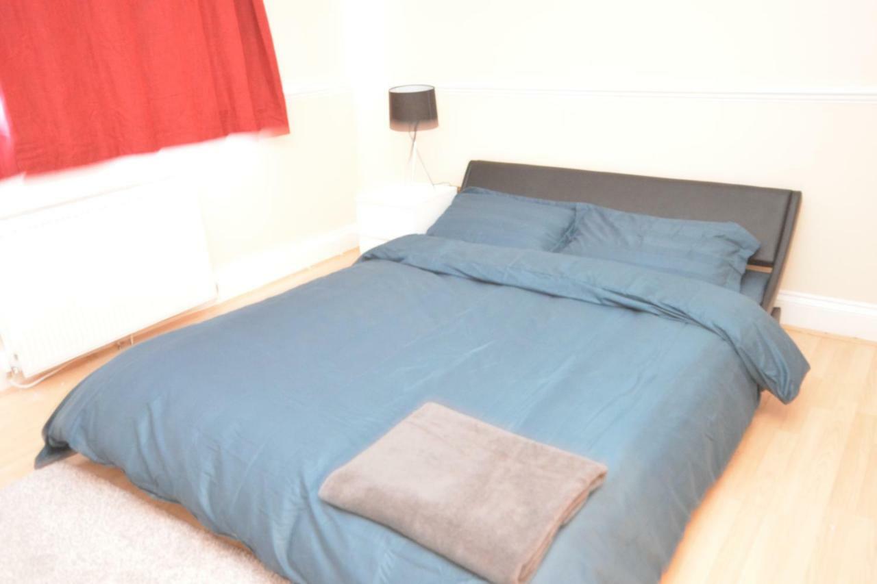 Four Bedroom Townhouse 12 Minutes Walk To Excel Exhibition Centre Londra Dış mekan fotoğraf