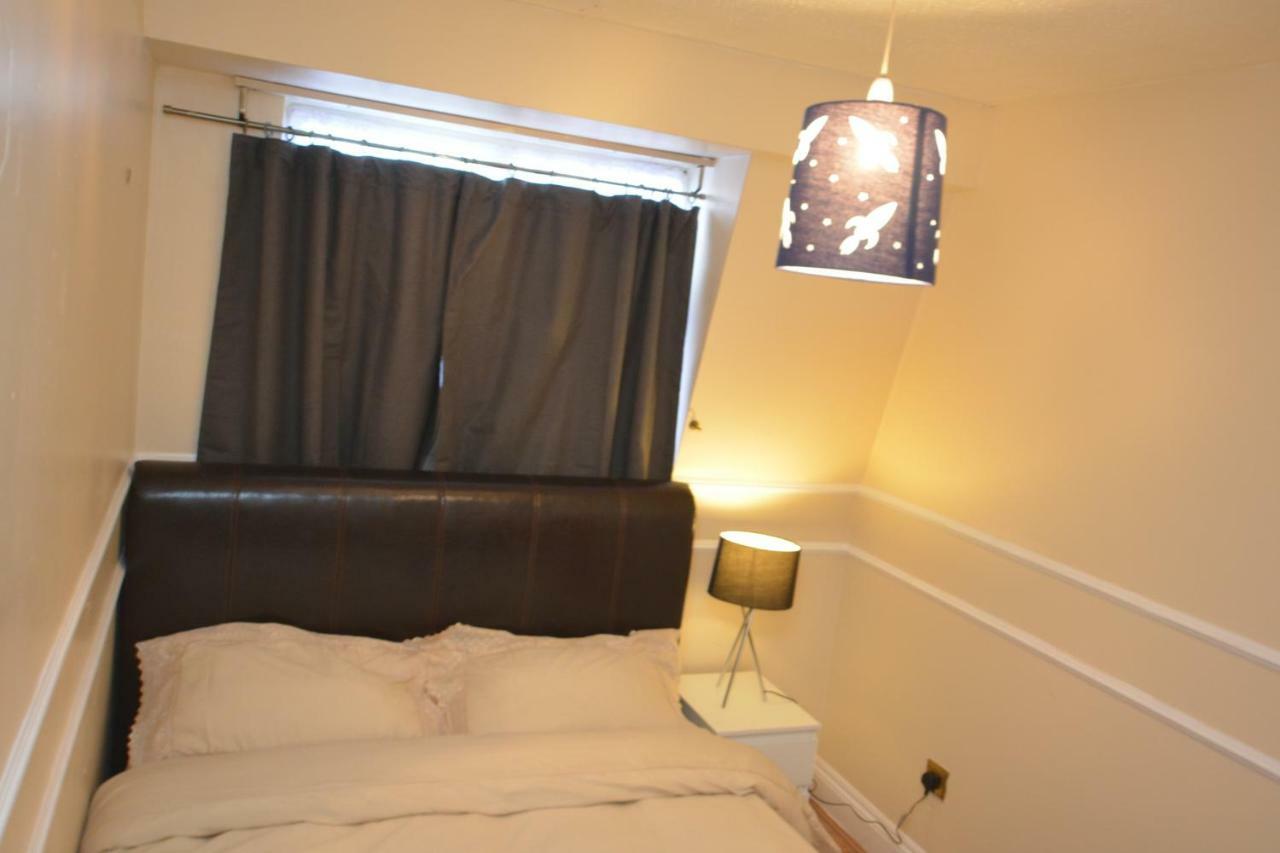 Four Bedroom Townhouse 12 Minutes Walk To Excel Exhibition Centre Londra Dış mekan fotoğraf
