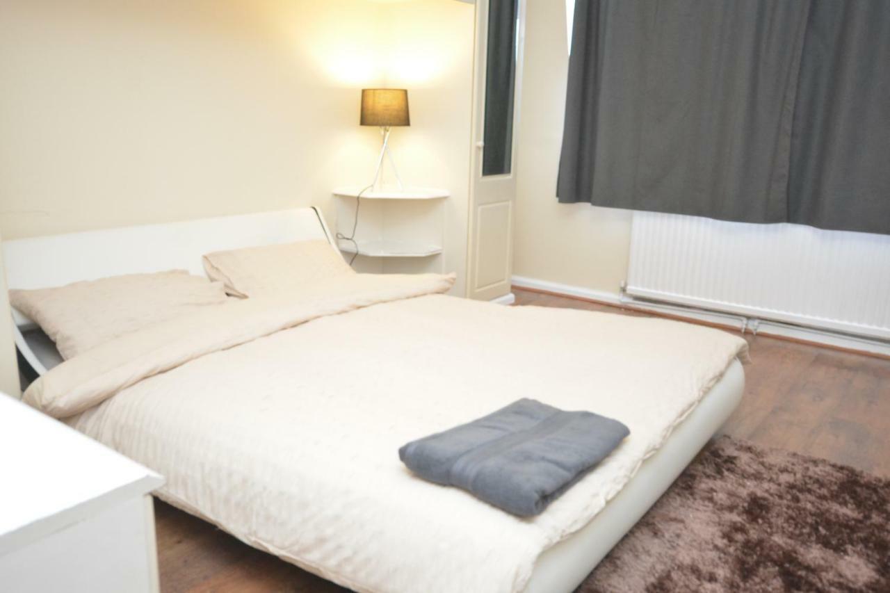 Four Bedroom Townhouse 12 Minutes Walk To Excel Exhibition Centre Londra Dış mekan fotoğraf