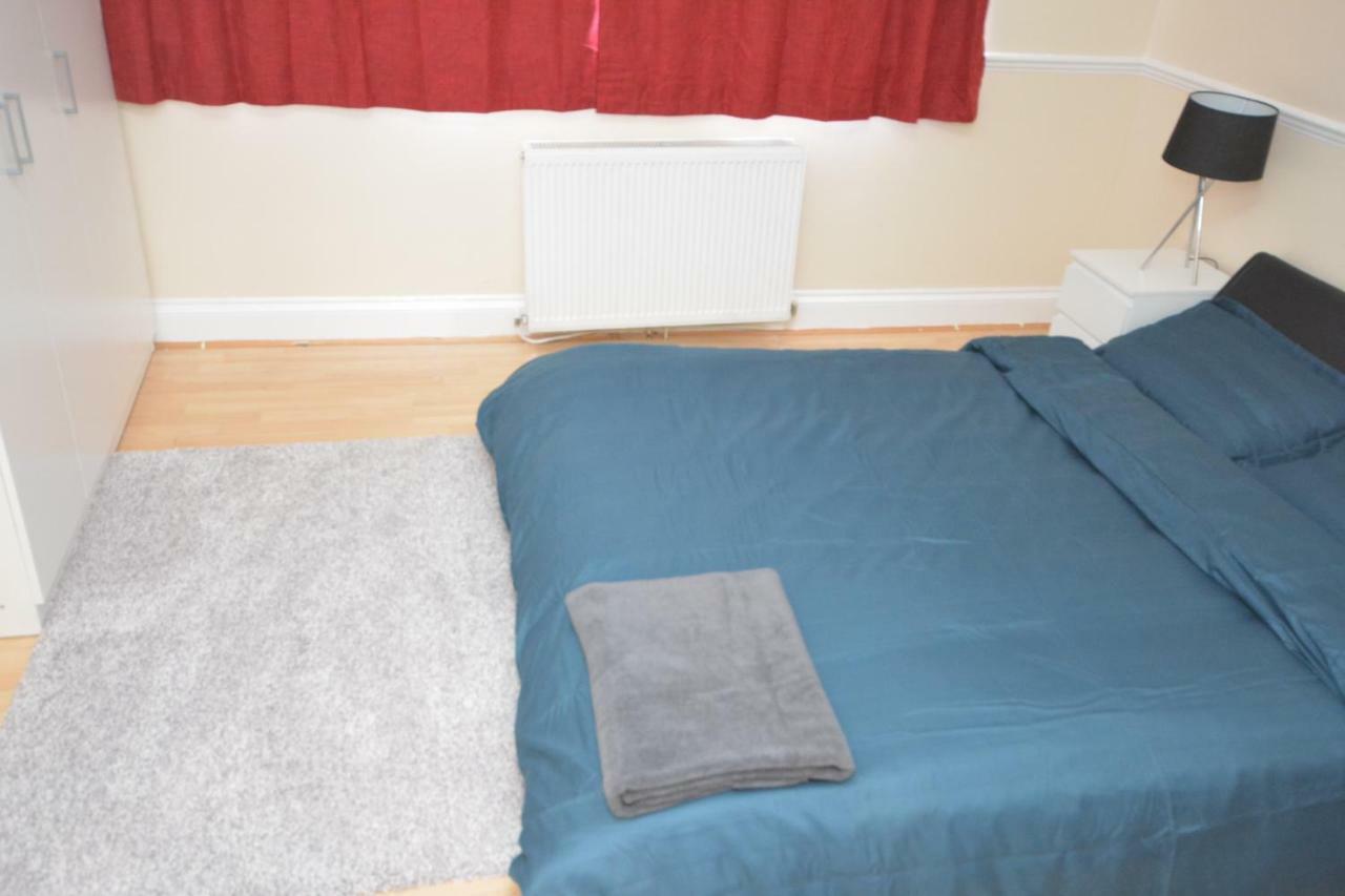 Four Bedroom Townhouse 12 Minutes Walk To Excel Exhibition Centre Londra Dış mekan fotoğraf