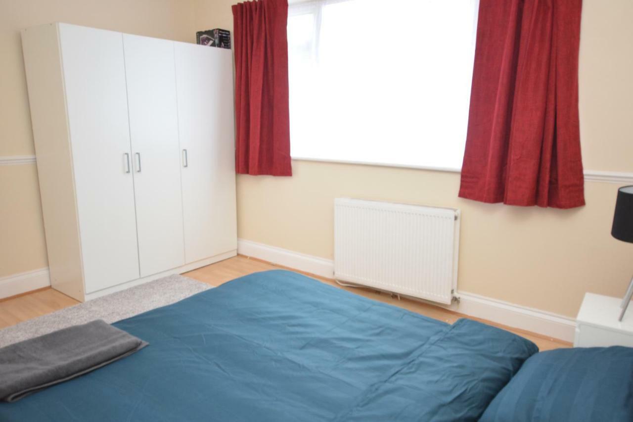 Four Bedroom Townhouse 12 Minutes Walk To Excel Exhibition Centre Londra Dış mekan fotoğraf