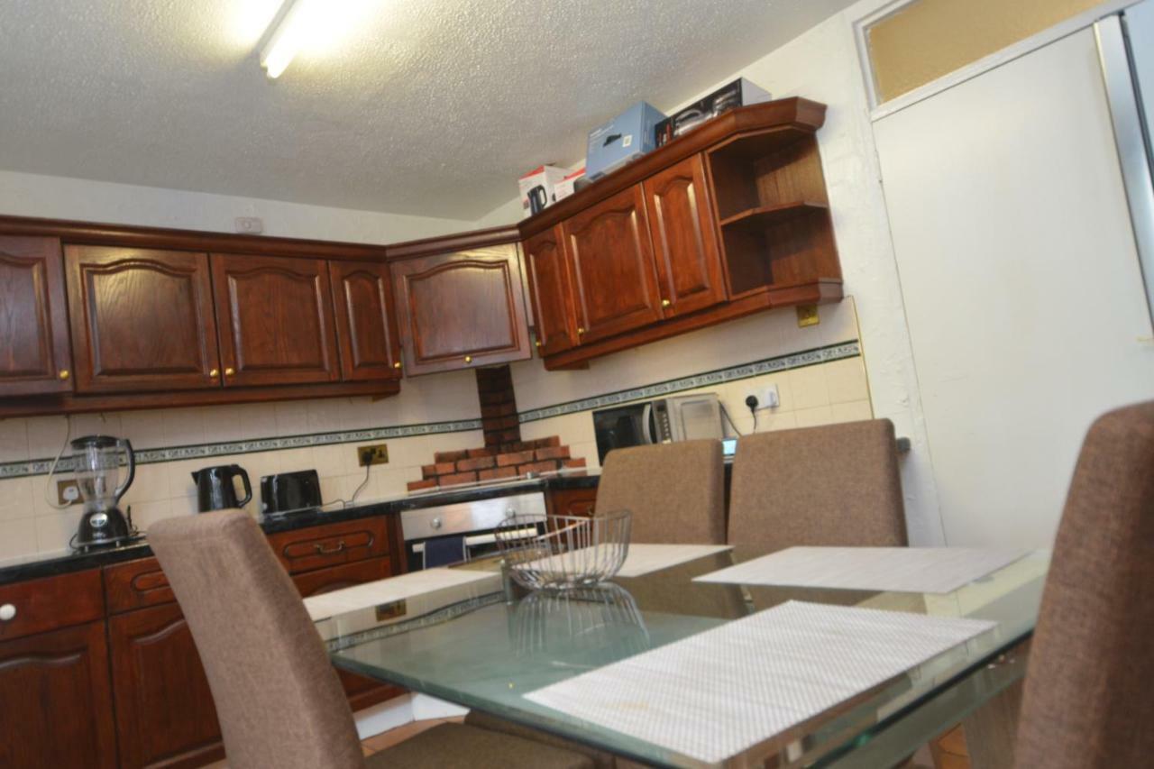 Four Bedroom Townhouse 12 Minutes Walk To Excel Exhibition Centre Londra Dış mekan fotoğraf