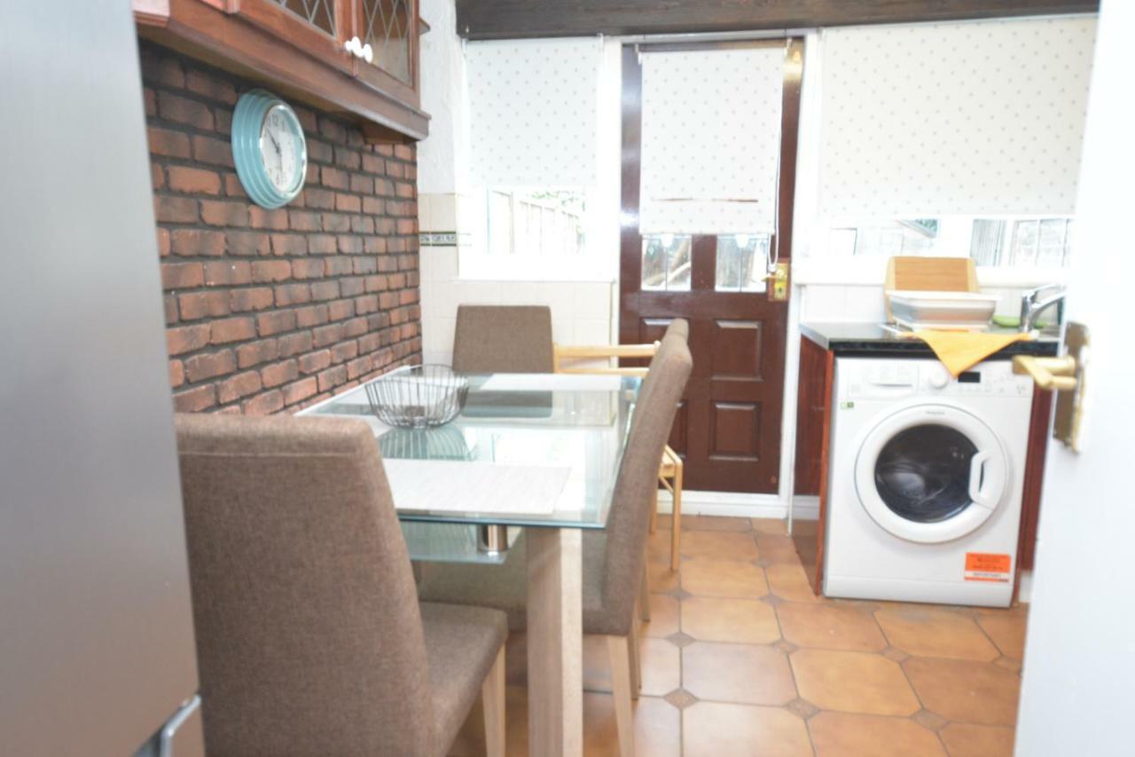 Four Bedroom Townhouse 12 Minutes Walk To Excel Exhibition Centre Londra Dış mekan fotoğraf