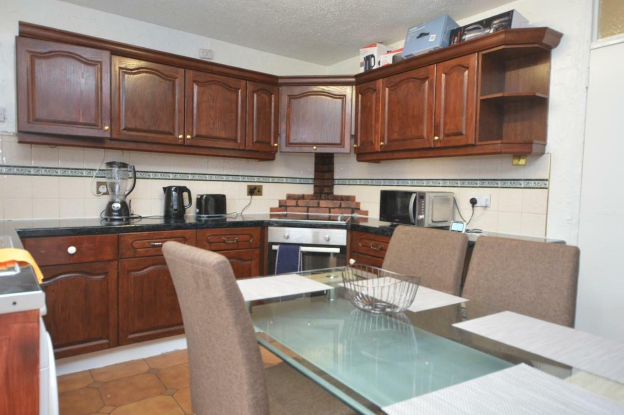 Four Bedroom Townhouse 12 Minutes Walk To Excel Exhibition Centre Londra Dış mekan fotoğraf