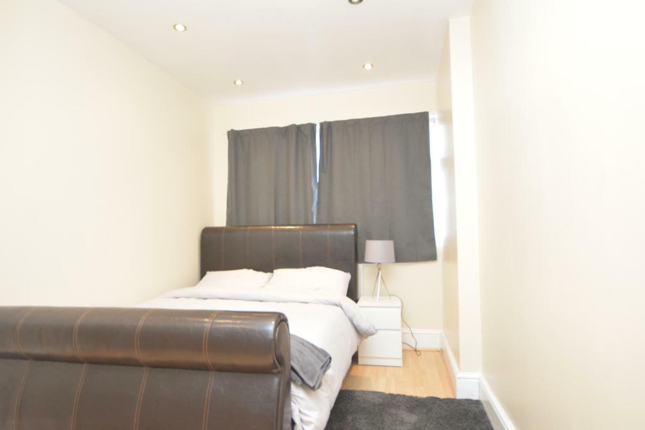 Four Bedroom Townhouse 12 Minutes Walk To Excel Exhibition Centre Londra Dış mekan fotoğraf