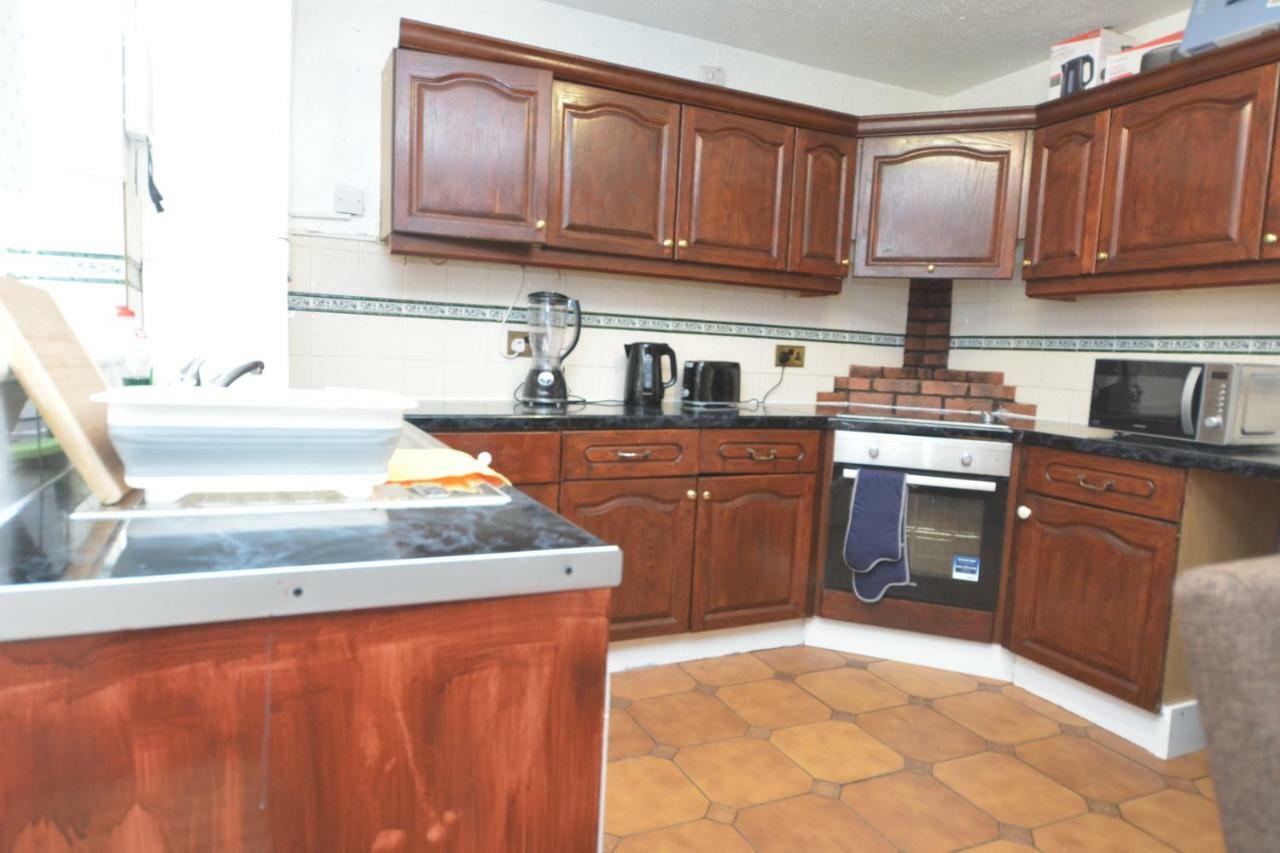 Four Bedroom Townhouse 12 Minutes Walk To Excel Exhibition Centre Londra Dış mekan fotoğraf